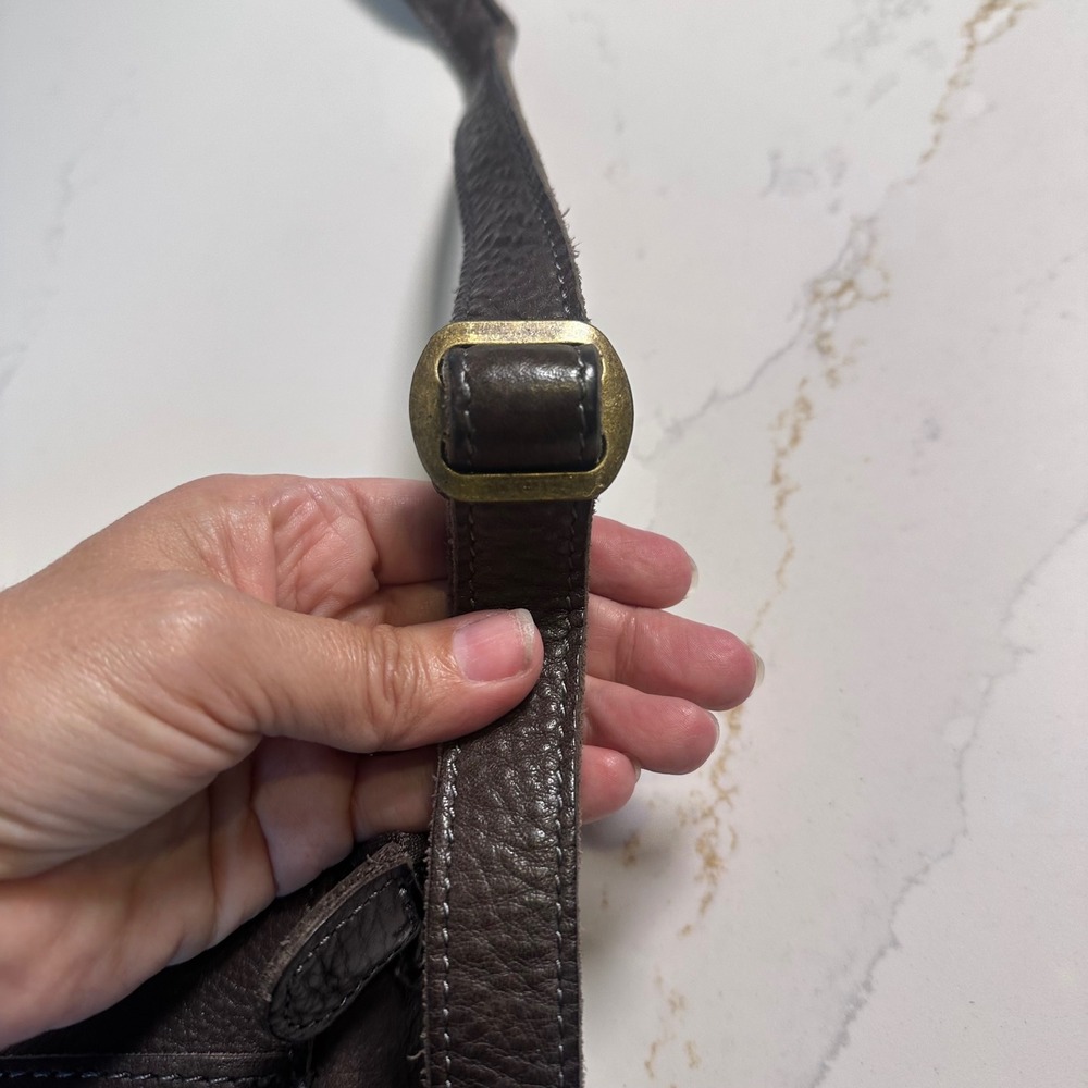 Duluth Trading Co Brown Pebbled Leather Crossbody Bag Adjustable Strap Zip Top - Picture 8 of 10